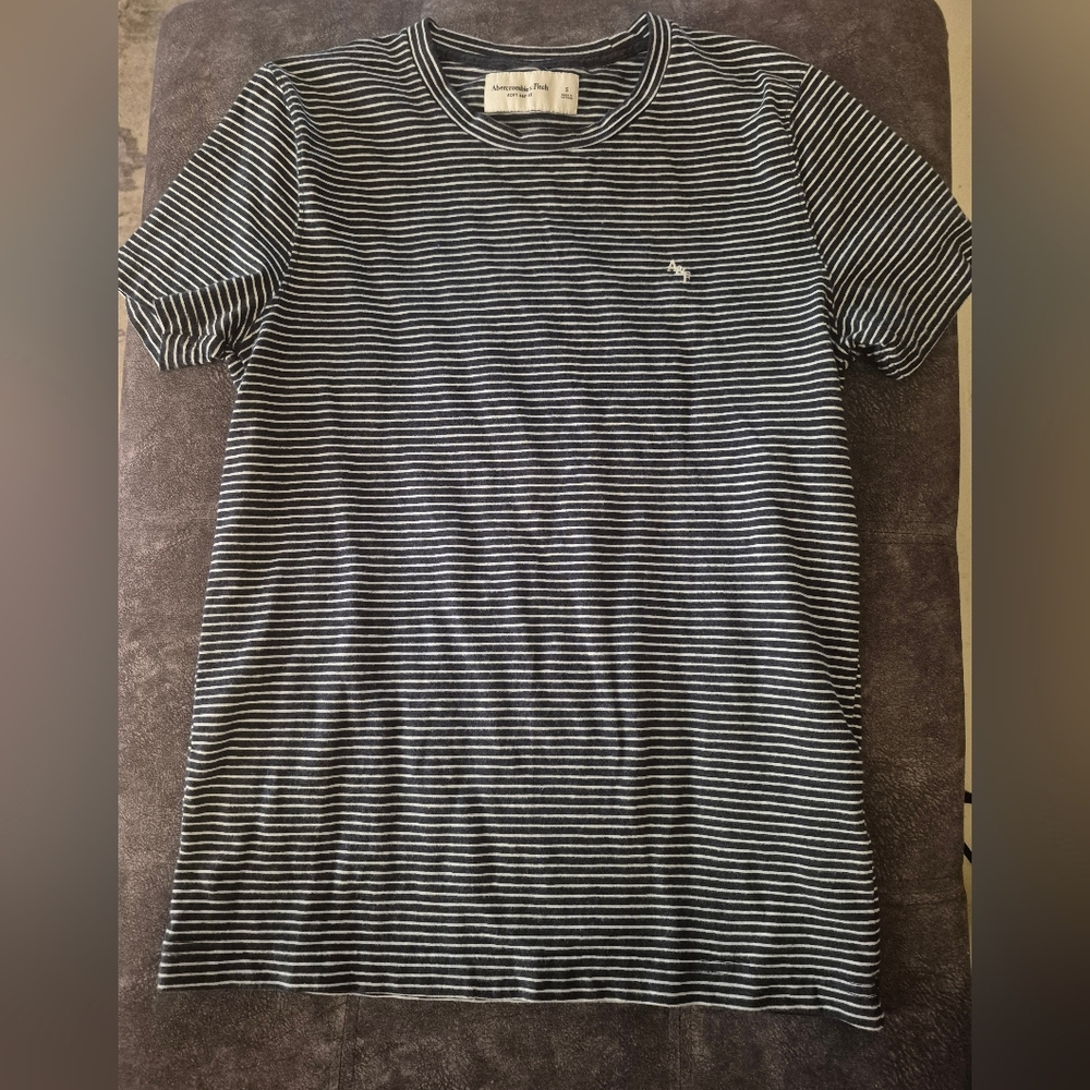 Abercrombie & Fitch Black and White Striped Tee